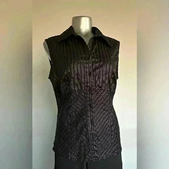 💟Fitted Button  Down Top - Picture 2 of 12